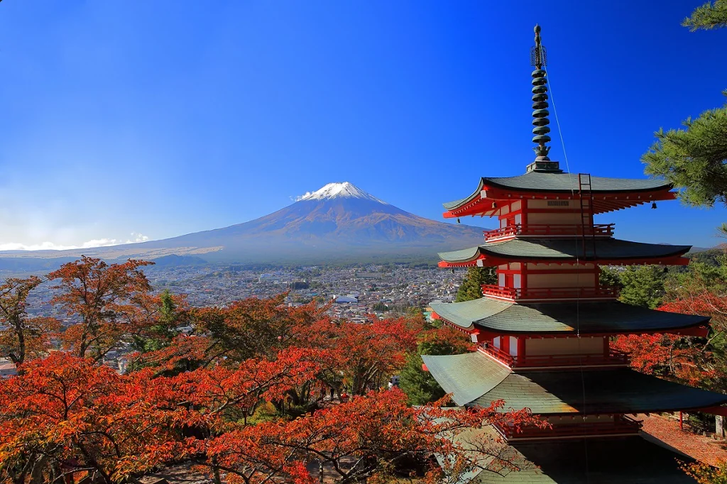 Chureito Pagoda and Mount Fuji viewed from Arakurayama Sengen Park in autumn